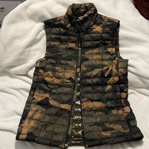 Mens north face vest